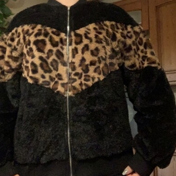 1 LEFT! Super Plush💕Leopard Faux Fur Bomber - Picture 10 of 10